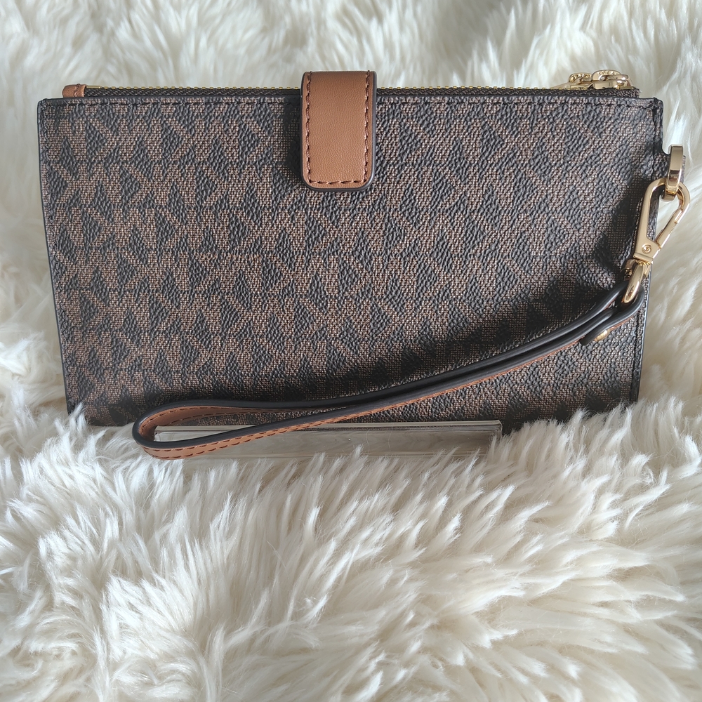 Michael Kors Signature Brown Wristlet NWOT - Picture 3 of 15